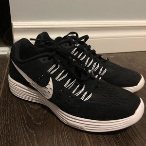 Nike Lunartempo athletic shoe